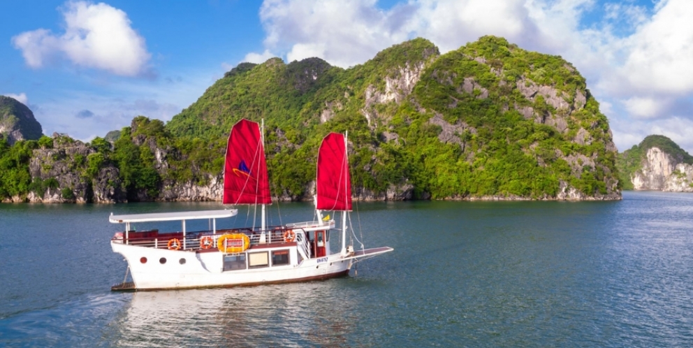 Private cruise in Halong bay